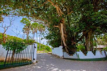 هتل Rest House Hambantota