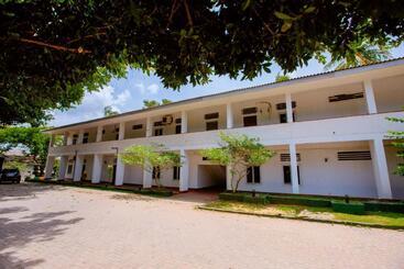 هتل Rest House Hambantota