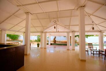 هتل Rest House Hambantota