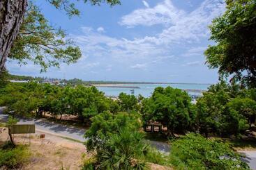 هتل Rest House Hambantota