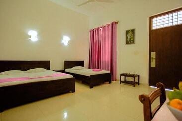 هتل Rest House Hambantota