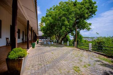 هتل Rest House Hambantota