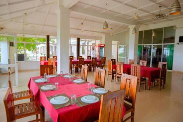 هتل Rest House Hambantota