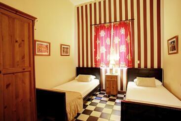 پانسیون Málaga Lodge Guesthouse