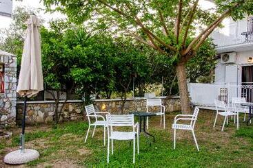 Act Art Skiathos