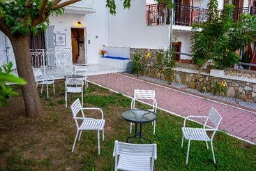 Act Art Skiathos