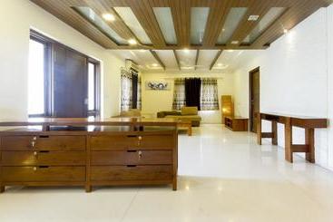 Отель Vibrant Jubilee Hills