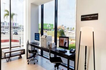 בית מלון כפרי Hampton Inn By Hilton Cancun Cumbres