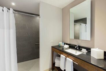בית מלון כפרי Hampton Inn By Hilton Cancun Cumbres