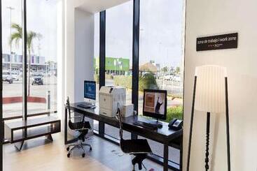 Hotel Hampton Inn By Hilton Cancun Cumbres