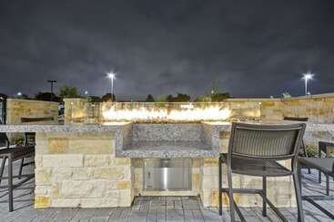 هتل Home2 Suites By Hilton Dallas Addison