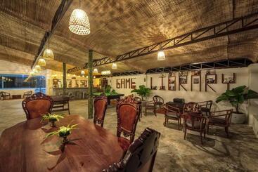هتل Mane Village Suites