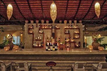 هتل Mane Village Suites