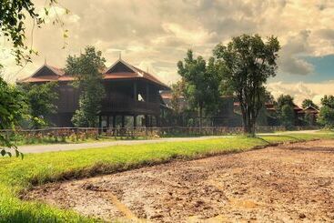 هتل Mane Village Suites