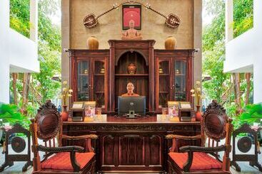هتل Mane Village Suites