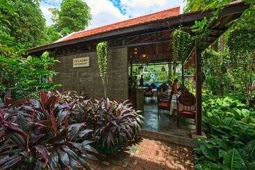 هتل Mane Village Suites