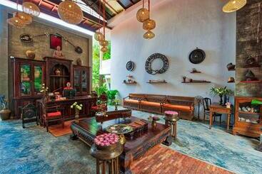 هتل Mane Village Suites