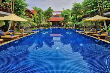 هتل Mane Village Suites