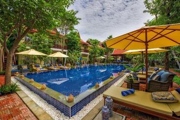 هتل Mane Village Suites