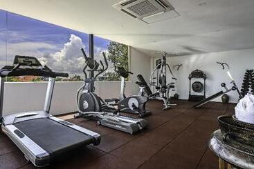 هتل Mane Village Suites