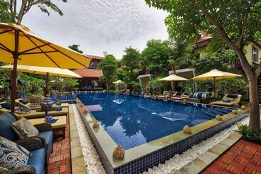 هتل Mane Village Suites