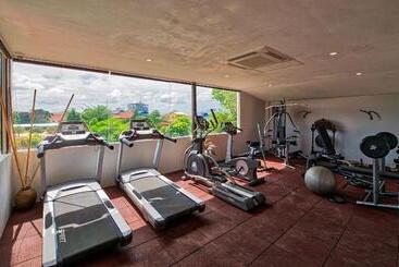 هتل Mane Village Suites