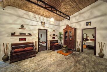 هتل Mane Village Suites