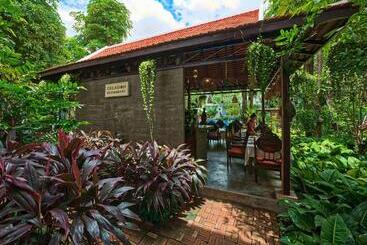 هتل Mane Village Suites