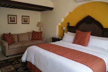 هتل La Casa De Los Arcos