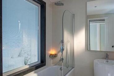 هتل Myconian Korali Relais & Chateaux