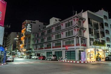 酒店 The Three Hat Yai