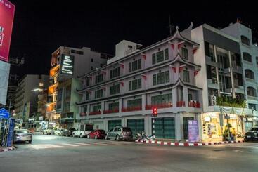 酒店 The Three Hat Yai