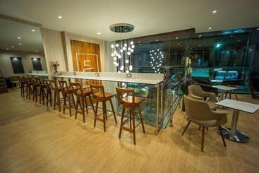 酒店 The Three Hat Yai