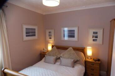 تختخواب و صبحانه Chiverton House Guest Accommodation