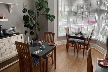 تختخواب و صبحانه Glendale Guest House