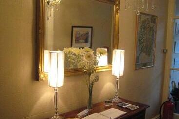 تختخواب و صبحانه Wordsworths Guest House