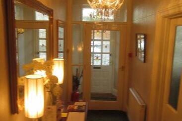 تختخواب و صبحانه Wordsworths Guest House