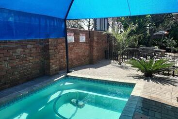 تختخواب و صبحانه Zebra Guesthouse