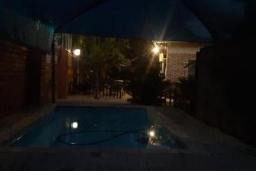 تختخواب و صبحانه Zebra Guesthouse