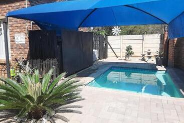تختخواب و صبحانه Zebra Guesthouse