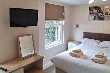 هتل Ferndale Lodge