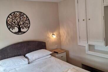 هتل Ferndale Lodge
