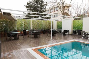هتل Hôtel New Day