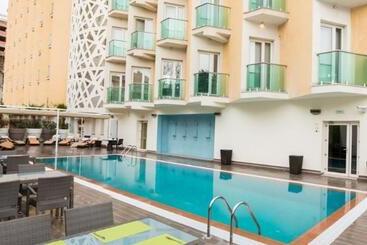 هتل Hôtel New Day