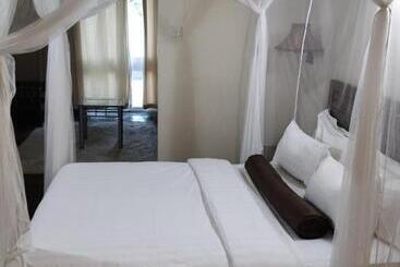 هتل Lake Kariba Inns