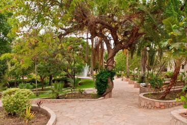 هتل Lake Kariba Inns