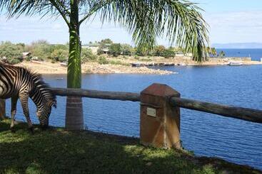 هتل Lake Kariba Inns