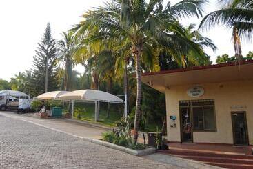 هتل Lake Kariba Inns