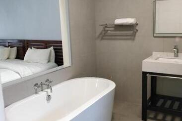 هتل Lake Kariba Inns