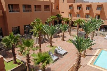 هتل Oasis Palm